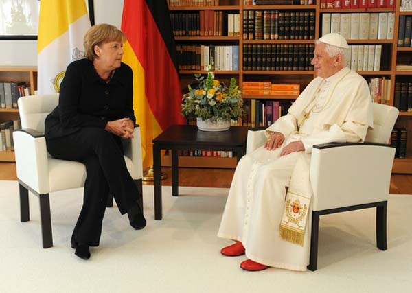 Angela Mekel wearing trousers while visiting with the Pope